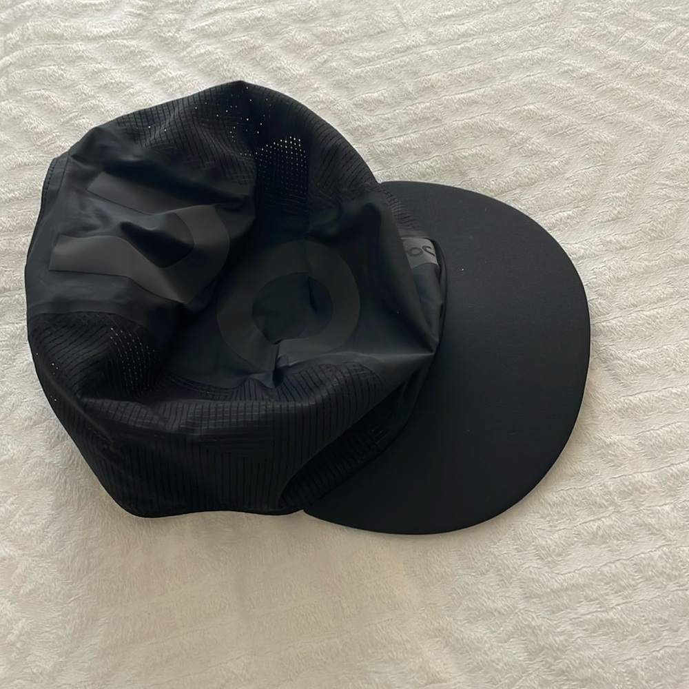 ON Lightweight Running Hat, never worn, all Black